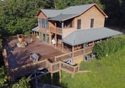 Golden Mountain Tops- Hot tub, Wi-Fi, seasonal view, firepit