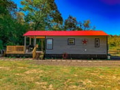 Caney Creek Cabin -Luxury Creekfront Tiny Cabin - Hot Tub -Dog Friendly
