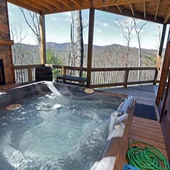 Stoneman Lodge | Luxury 4BR Blue Ridge Cabin | Mountain Views • Hot Tub • Fireplace • Game Room • FREE Daily Activities
