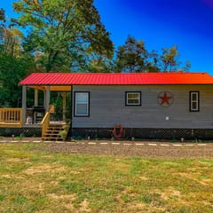Caney Creek Cabin -Luxury Creekfront Tiny Cabin - Hot Tub -Dog Friendly
