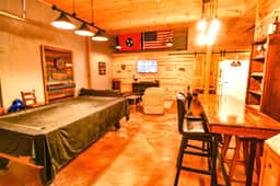 Brew with a View-3br/3ba sleeps 8, hot tub, pool table