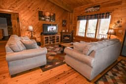 Eula Mae- Ocoee River Area 2br/1ba with hot tub
