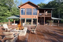 Golden Mountain Tops- Hot tub, Wi-Fi, seasonal view, firepit