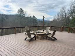 Golden Mountain Tops- Hot tub, Wi-Fi, seasonal view, firepit