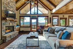 High Ridge Lodge- 3br/3.5 ba- Great Views-Hot Tub-Wi-Fi-game room-firepit