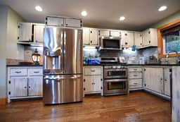Hawk Haven|hot tub, Wi-Fi, sauna, 2 fireplaces, Fenced yd, Pets ok