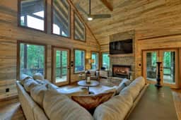 Luxury 3BR Cabin w/ Outdoor Living Area & Hot Tub