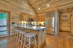 Luxury 3BR Cabin w/ Outdoor Living Area & Hot Tub
