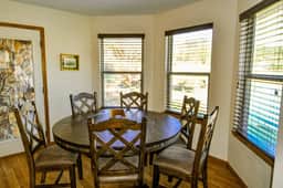 Ocoee Stone Lodge- 3br/2ba Wi-Fi, Fireplace, Free Activities, Covered Outdoor Living Area