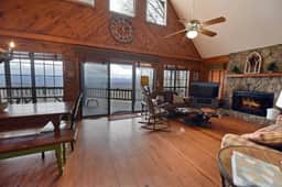 Over the Moon-Hot tub, Pets OK, Wi-Fi, Game room. Mountain View