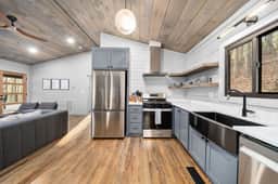 Peach and Plumeria |2BR Cabin Rental | Blue Ridge GA | Hot Tub, Outdoor Deck & Grill!