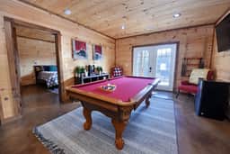 Rustic Moose Retreat • Hot Tub • Views • Pets