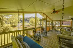Toccoa River House- Toccoa River Front, 2br/2ba Wi-Fi- walk to town