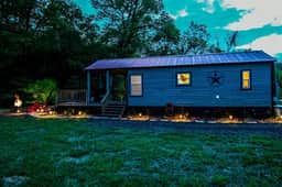 Caney Creek Cabin -Luxury Creekfront Tiny Cabin - Hot Tub -Dog Friendly - Image 4
