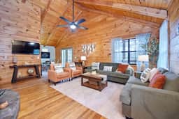 Songbird Bluff • Views • Hot Tub • Game Room - Image 3