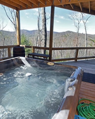 Hot Tub & Mountain Views