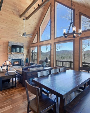 Hot tub cabin rental in north Georgia