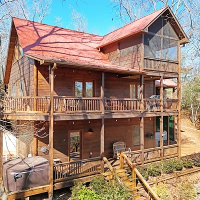 No Agenda Cabin | Pet-Friendly Blue Ridge Cabin with Hot Tub & Firepit