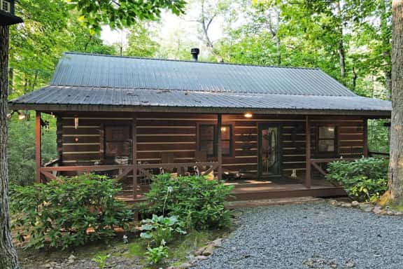 Laurel Creek- Creekfront- Hot Tub- Wi-Fi- Pet friendly, Fireplace, Firepit, Creekfront - Image 1