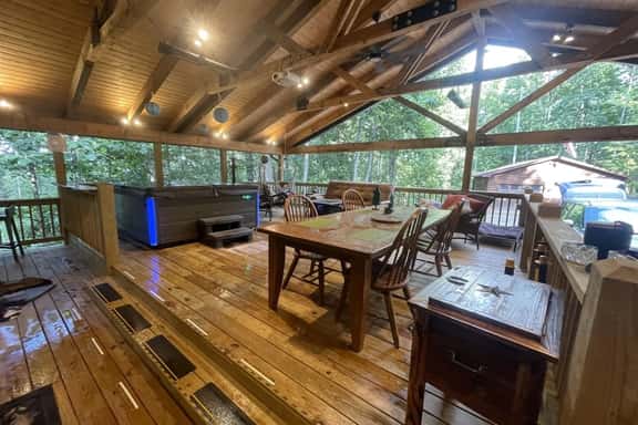 Poplar Ridge Retreat -Hot tub- Pets OK -Wi-Fi, Outdoor Living Area - Image 1