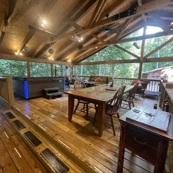 Poplar Ridge Retreat -Hot tub- Pets OK -Wi-Fi, Outdoor Living Area - Image 1
