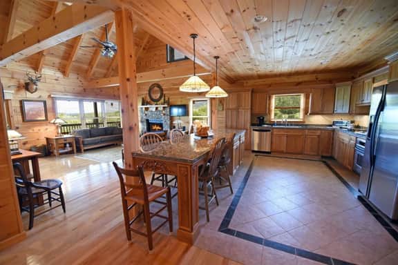 Brew with a View-3br/3ba sleeps 8, hot tub, pool table