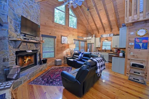 Elegant Escape Luxury 3BR Cabin w/ Firepits & Decks | Cherry Log GA