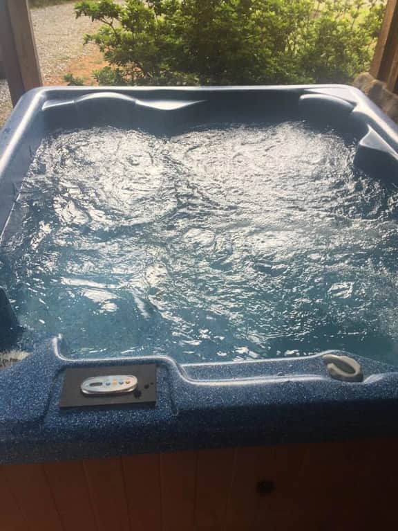 Eula Mae- Ocoee River Area 2br/1ba with hot tub