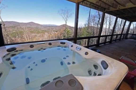 High Ridge Lodge- 3br/3.5 ba- Great Views-Hot Tub-Wi-Fi-game room-firepit