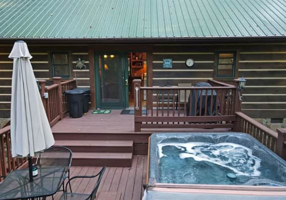 Laurel Creek- Creekfront- Hot Tub- Wi-Fi- Pet friendly, Fireplace, Firepit, Creekfront