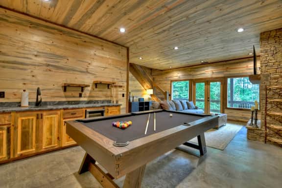Luxury 3BR Cabin w/ Outdoor Living Area & Hot Tub