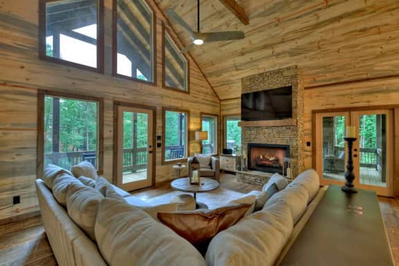 Luxury 3BR Cabin w/ Outdoor Living Area & Hot Tub