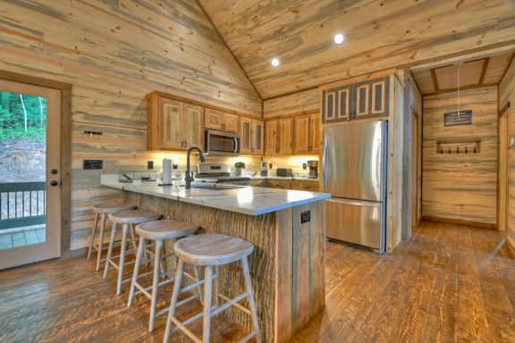 Luxury 3BR Cabin w/ Outdoor Living Area & Hot Tub