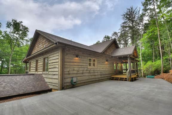 Luxury 3BR Cabin w/ Outdoor Living Area & Hot Tub