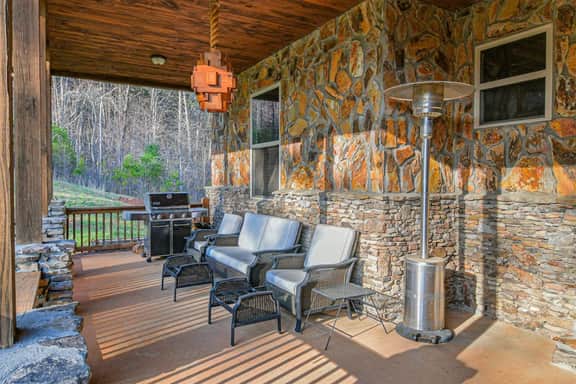 Ocoee Stone Lodge- 3br/2ba Wi-Fi, Fireplace, Free Activities, Covered Outdoor Living Area