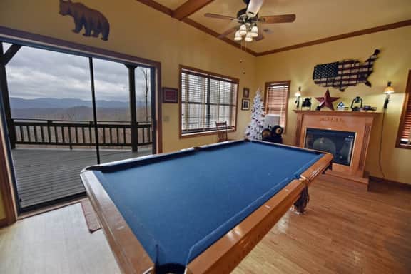 Over the Moon-Hot tub, Pets OK, Wi-Fi, Game room. Mountain View