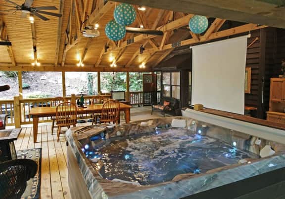 Poplar Ridge Retreat -Hot tub- Pets OK -Wi-Fi, Outdoor Living Area