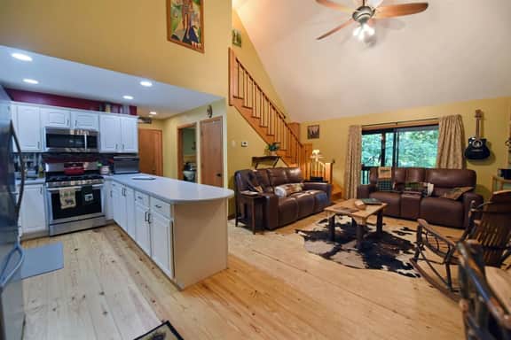 Poplar Ridge Retreat -Hot tub- Pets OK -Wi-Fi, Outdoor Living Area