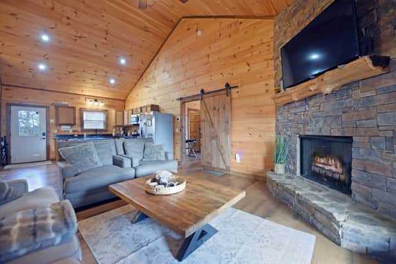 Rustic Moose Retreat • Hot Tub • Views • Pets