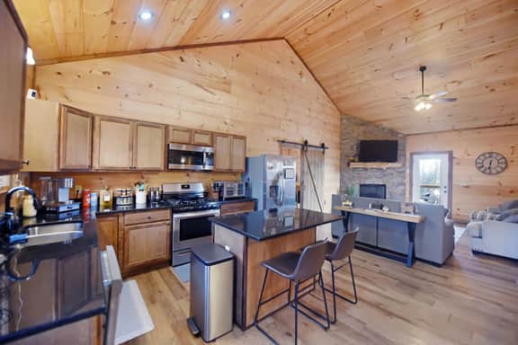 Rustic Moose Retreat • Hot Tub • Views • Pets