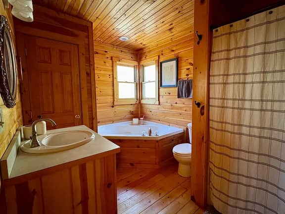 The Tree House | 2BR Cabin Rental| Wifi| Blue Ridge & Blairsville