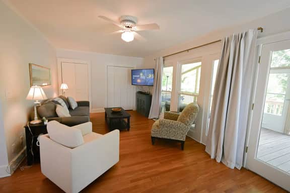 Toccoa River House- Toccoa River Front, 2br/2ba Wi-Fi- walk to town