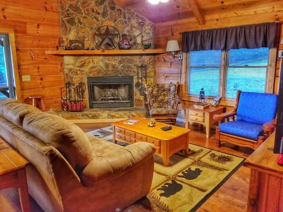 Trail`s End- Blue Ridge, GA- Hot tub, Wi-Fi, Pool Table, Pets