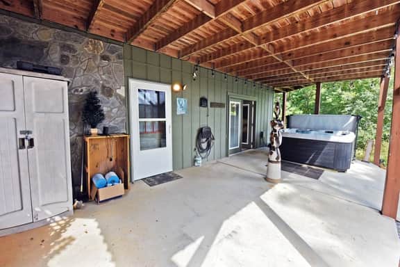 Songbird Bluff • Views • Hot Tub • Game Room - Image 2