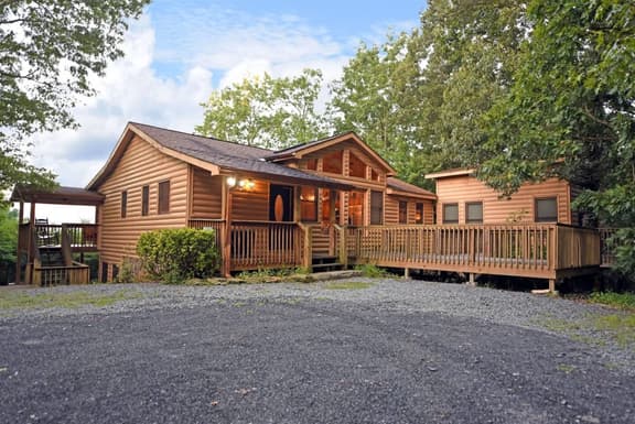 Denali | 5br + Casita- Pet Friendly Blue Ridge Cabin Rental with Mountain View and Hot Tub