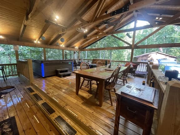 Poplar Ridge Retreat -Hot tub- Pets OK -Wi-Fi, Outdoor Living Area