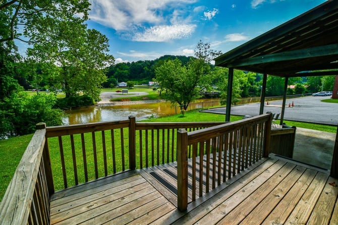 Waterfront Cabin Rentals in North Georgia: Riverfront, Creekfront, Lakefront & Pondfront Getaways