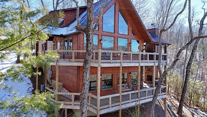 4+ Bedrooms Cabins and Lodges