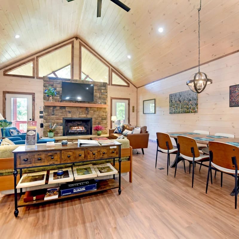 The Deerpath- ADA Compliant- 4BR/3BA- Hot Tub-Pets OK- Wifi- Much More!